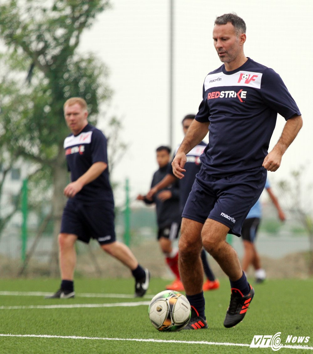 Giggs vs Scholes (8) 7