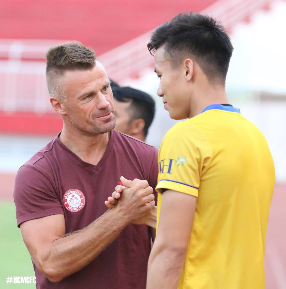 TP.HCM vs SLNA (16) 9