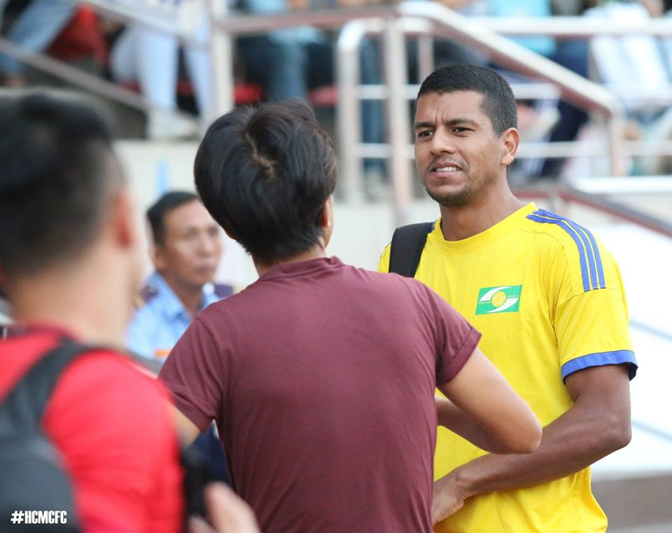 TP.HCM vs SLNA (5) 8