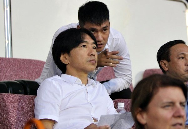 giu-kin-hop-dong-voi-thay-cu-cong-vinh-co-gi-va-ong-miura-muon-gi-2