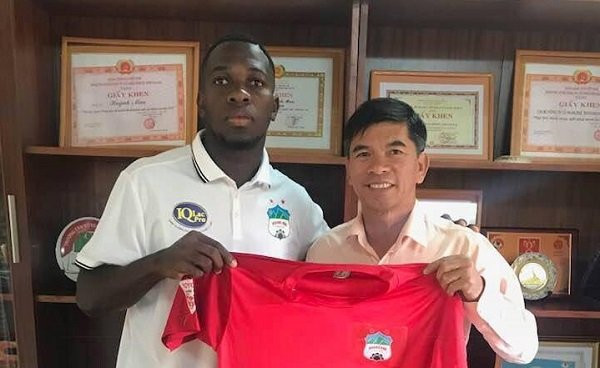 hagl-co-the-su-dung-ngoai-binh-romario-gordon-ngay-tu-vong-2-vleague-2018