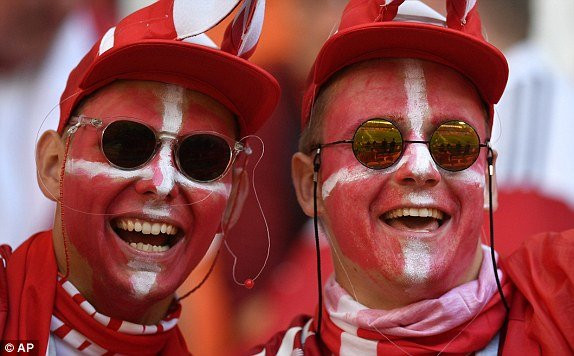 1529161974679_lc_galleryImage_Denmark_s_fans_smile_prio 5