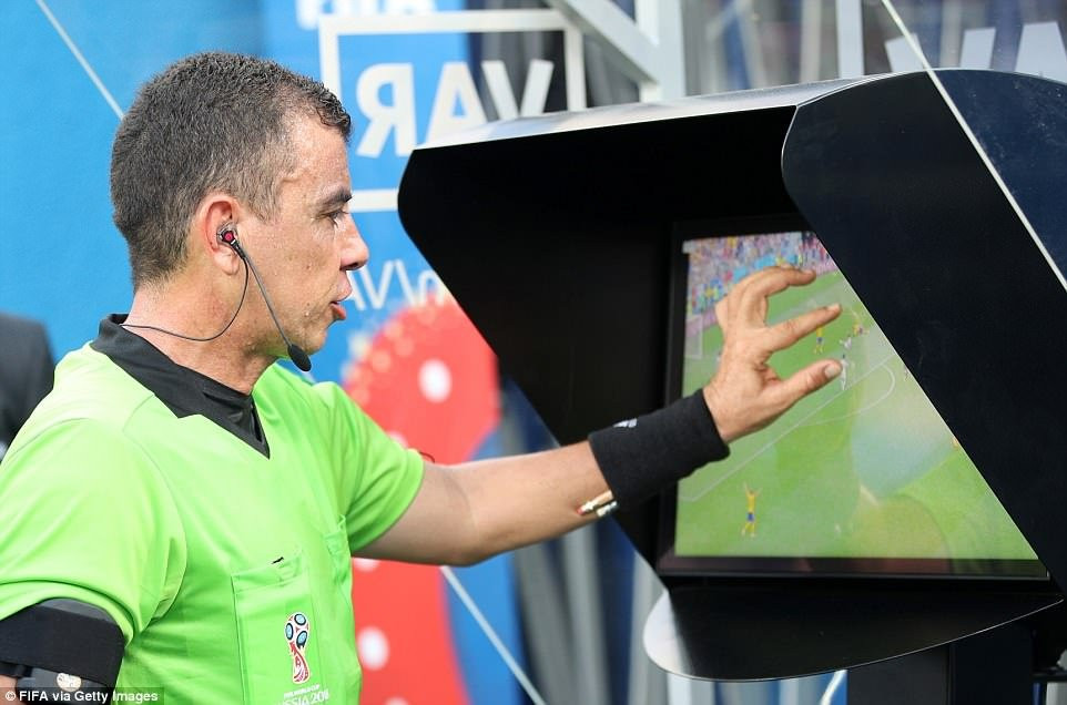 4D5F5CA900000578-5856399-image-m-52_1529329195417 3