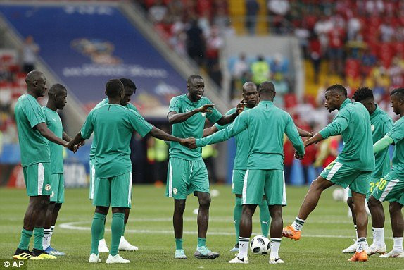 1529419116461_lc_galleryImage_Senegal_players_warm_up_a 10