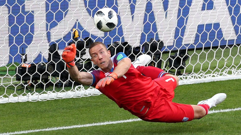 thu-mon-nguoi-hung-iceland-toi-thuoc-nam-long-messi-da-penalty-nhu-the-nao 5