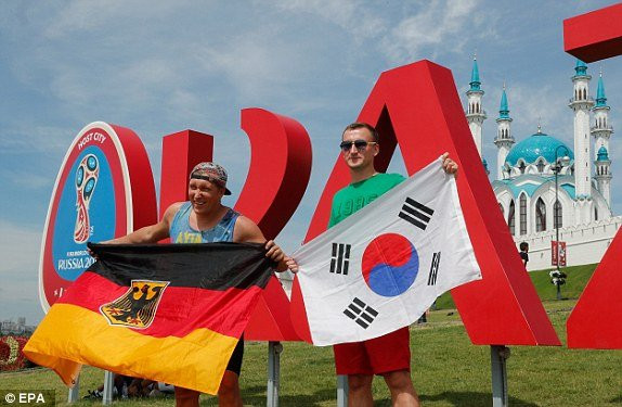 1530102709331_lc_galleryImage_epa06843827_Soccer_fans_p 8