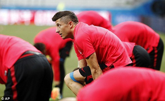 1530188546075_lc_galleryImage_Poland_s_Robert_Lewandows 11