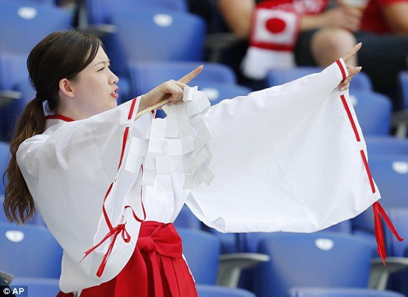 1530191860854_lc_galleryImage_A_supporter_of_team_Japan 5