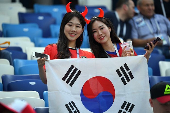 South Korea fans 1 24