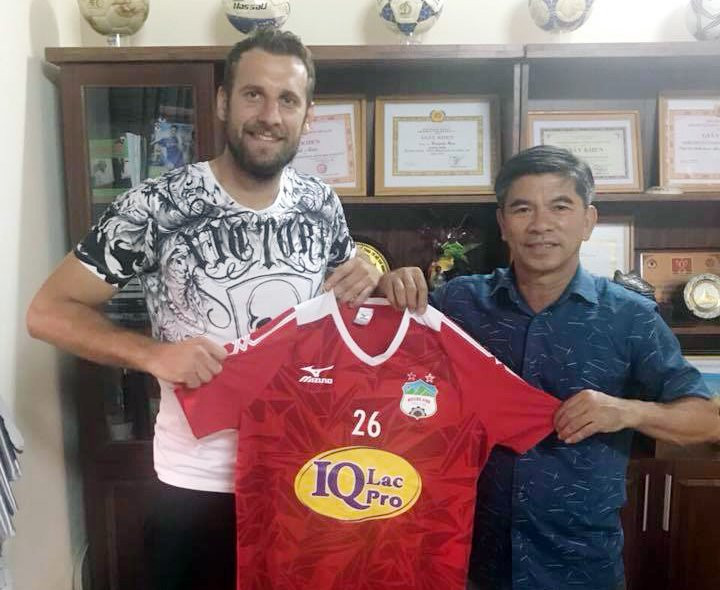 36428943_257750241471638_6759225397923020800_n