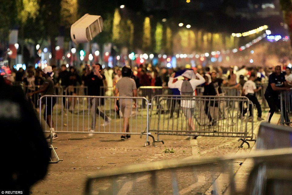 4E1ABC1C00000578-5939247-image-a-87_1531267713881 13