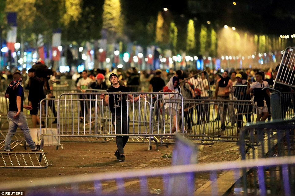 4E1ADEA300000578-5939247-image-a-83_1531267210245 15