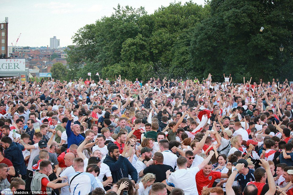 4E21FD5F00000578-5941087-image-a-94_1531334714921 9