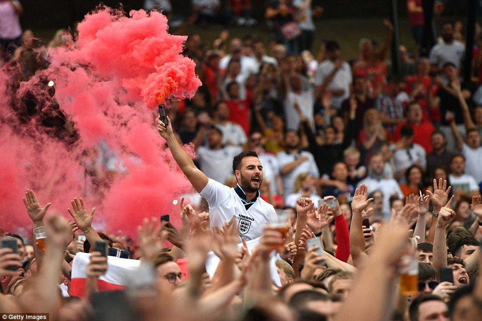 4E220EB000000578-5943185-image-a-182_1531333728514 10