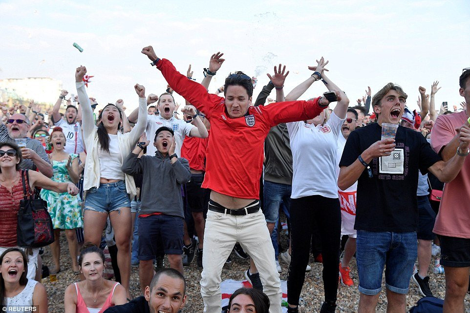 4E225D0000000578-5941087-image-a-5_1531336218873 19