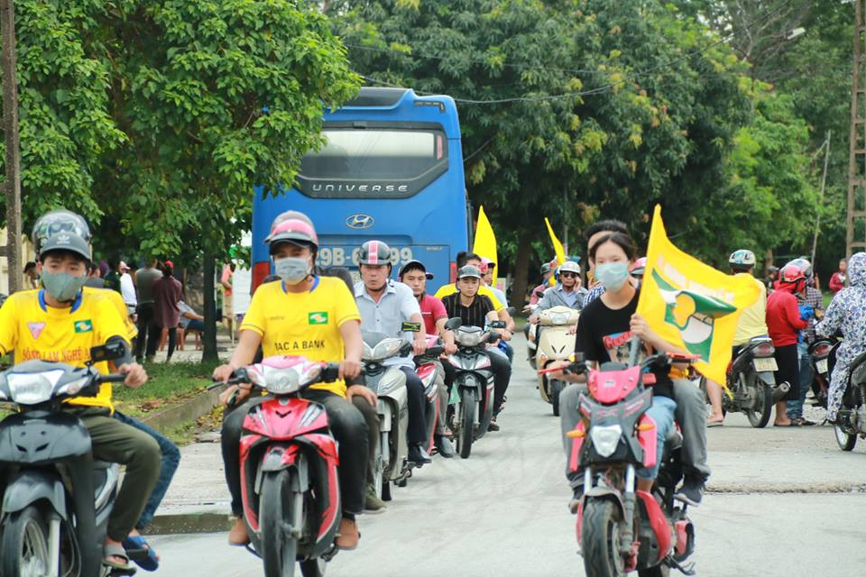 37417900_833999463464716_146872234957340672_n