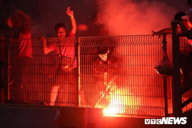 VTC News - Dot phao sang