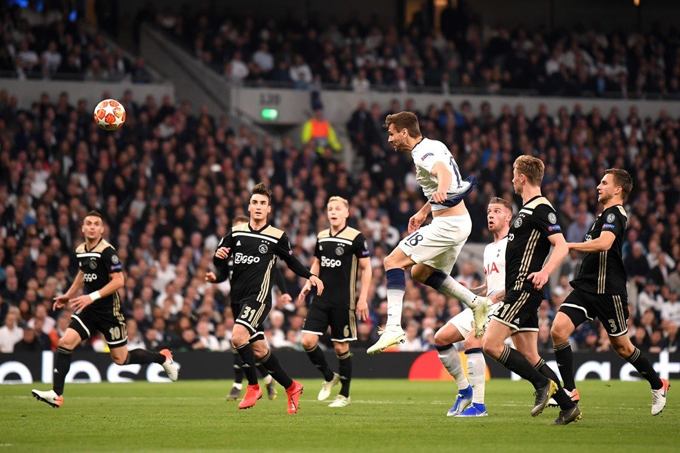 truc tiep tottenham vs ajax 12