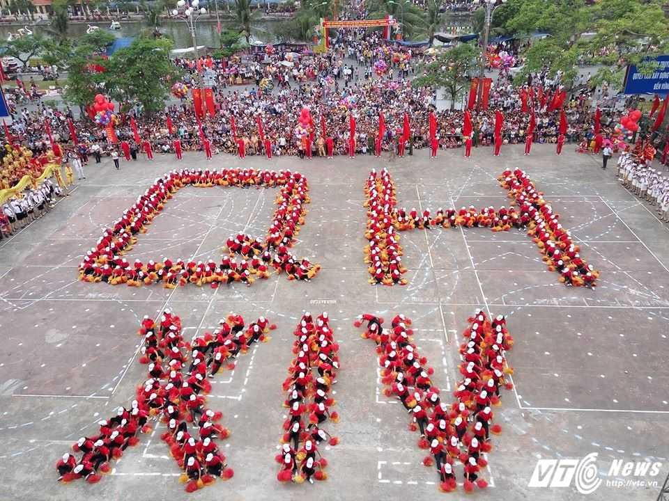 14211965_1152846048108599