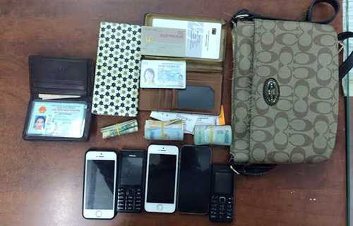 Số tài sản nghi vấn cảnh sát thu giữ. Ảnh: Quốc Thắng