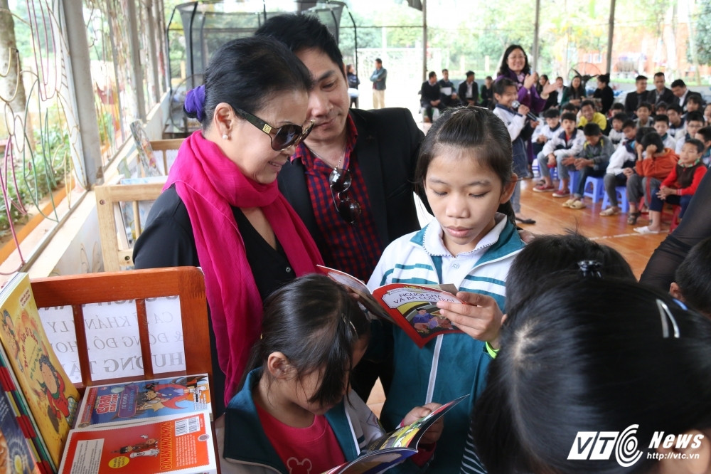 8- Cac chau be vui mung k