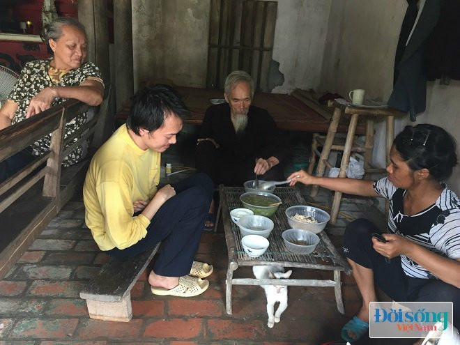 Cựu TNXP cùng bày con điện dại 12