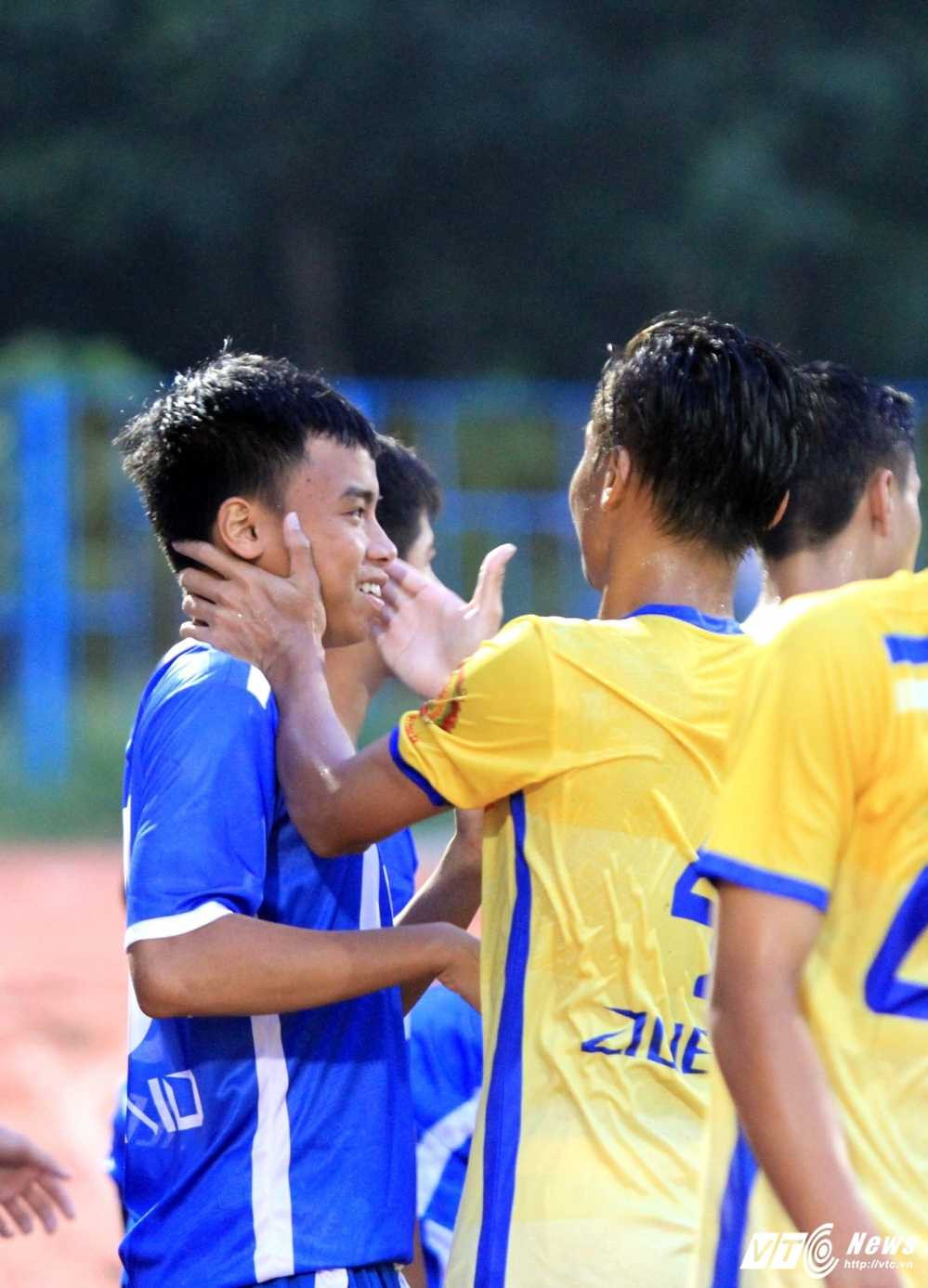 24 u17 dong thap vo dich