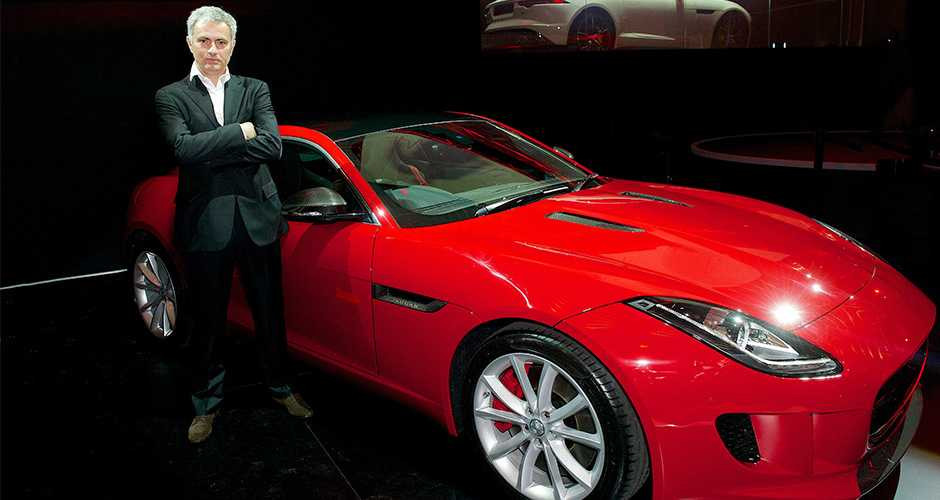 Jose-red-ftype-coupe-940x500_tcm91-66253_desktop_940x500