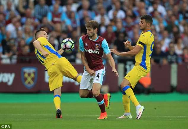 36E1270600000578-3725404-image-a-15_1470399742950