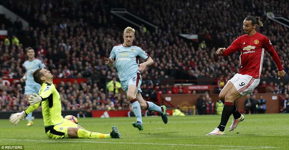 39D84E8800000578-0-image-a-12_1477754561295