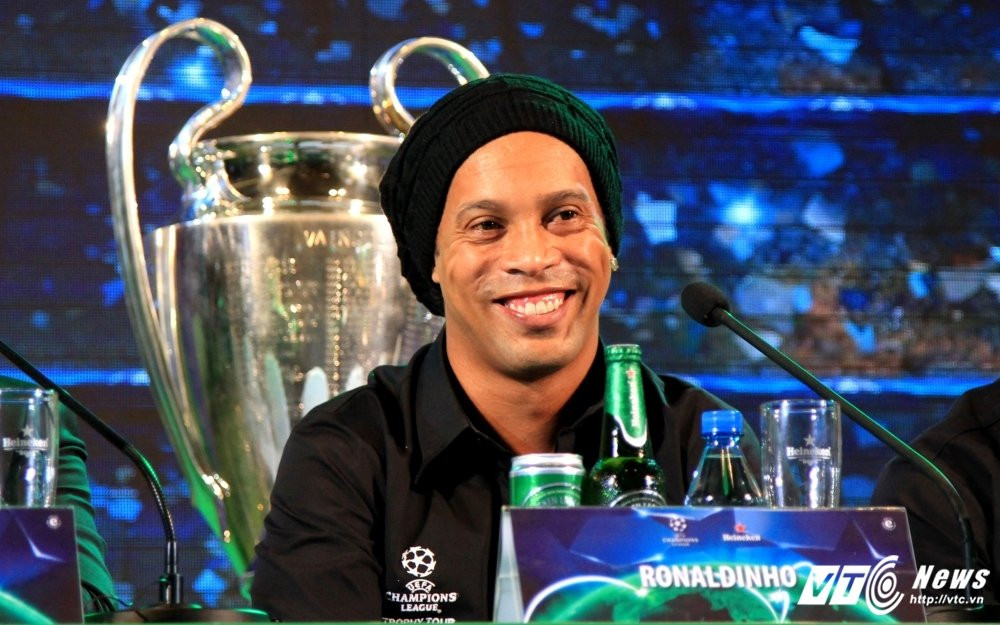 Hinh anh Ronaldinho ngo loi yeu Viet Nam, tin chac Barca se lam nen dieu ky dieu 4