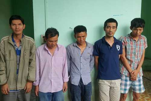 Những nghi can tổ chức cá độ. Ảnh: C.A