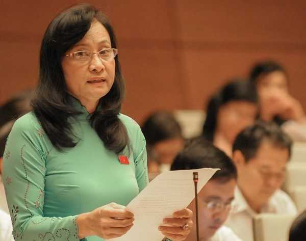 Giam doc so bi dieu chuyen xin nghi viec ve lam ruong hinh anh 1