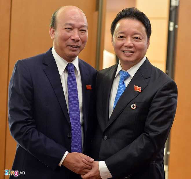 Dai bieu Quoc hoi khoa moi tuoi cuoi trong buoi hop dau tien hinh anh 9