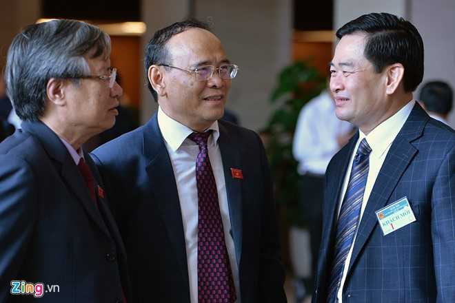 Dai bieu Quoc hoi khoa moi tuoi cuoi trong buoi hop dau tien hinh anh 11