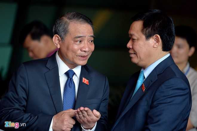 Dai bieu Quoc hoi khoa moi tuoi cuoi trong buoi hop dau tien hinh anh 12