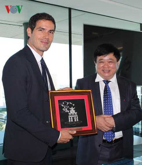 vov ky thoa thuan hop tac voi dai phat thanh quoc gia phap hinh 1