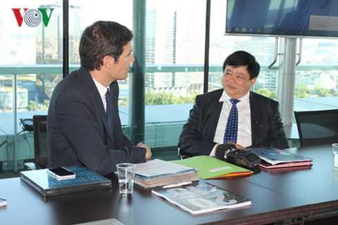 vov ky thoa thuan hop tac voi dai phat thanh quoc gia phap hinh 2