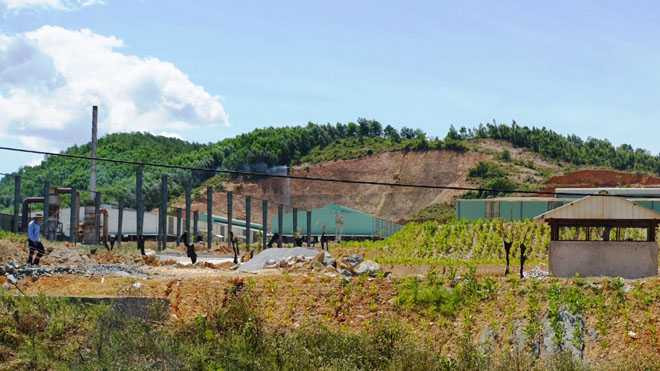 Cận cảnh nhà máy xử lý rác thải cho Formosa khiến dân phải bỏ đi - ảnh 1