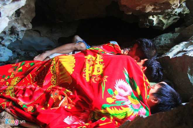 Dan chui vao hang tron nong 40 do C hinh anh 5