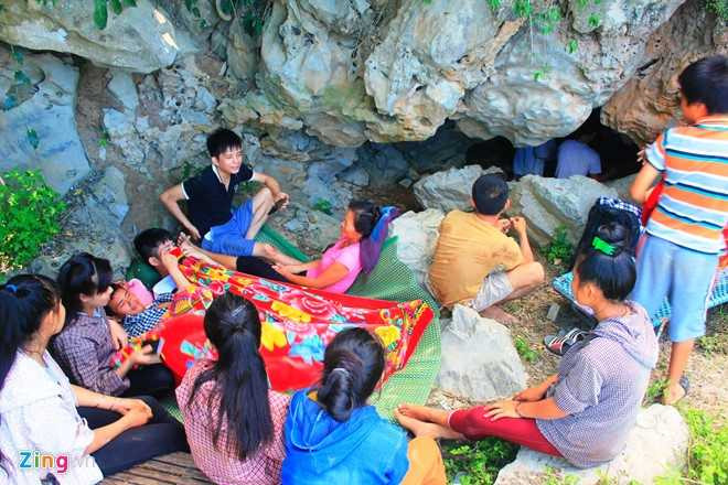 Dan chui vao hang tron nong 40 do C hinh anh 9