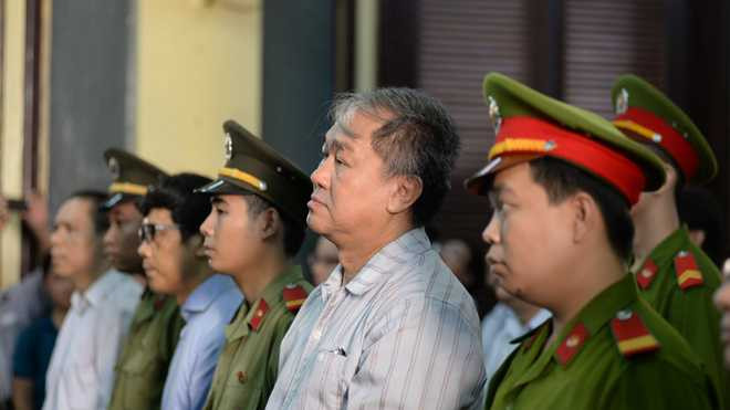 Các bị cáo trong ngày xét xử 26/7. Ảnh: Tân Châu