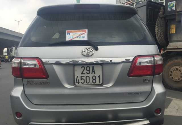 Tước hàng loạt phù hiệu Bộ Công an gắn trên ô tô tư nhân - ảnh 8