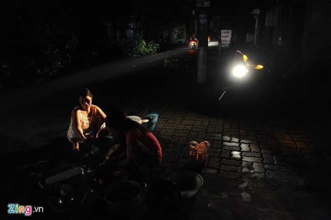 Thanh pho Nam Dinh chim trong bong toi sau bao hinh anh 10