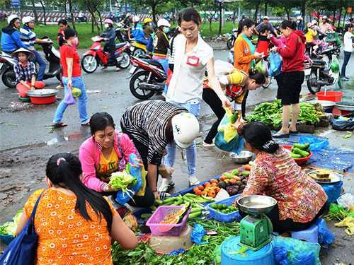 Đề xuất tăng lương tối thiểu vùng năm 2017 chỉ 7,3% là thấp so với yêu cầu đảm bảo mức sống tối thiểu của người lao động