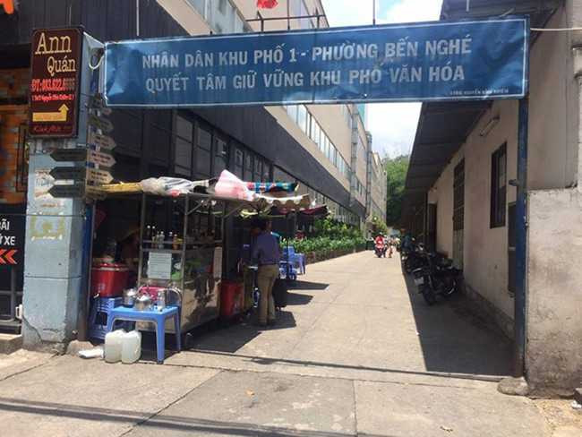 Đi dạo bộ trên phố bị cướp điện thoại hơn nửa tỷ đồng - ảnh 1
