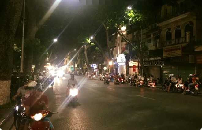 Chong deo vo bang xe dap di bat Pokemon tren pho hinh anh 3