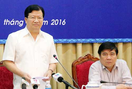 Phó thủ tướng Trịnh Đình Dũng tại cuộc họp với UBND TP HCM và các bộ, ngành liên quan. Ảnh: Hữu Công