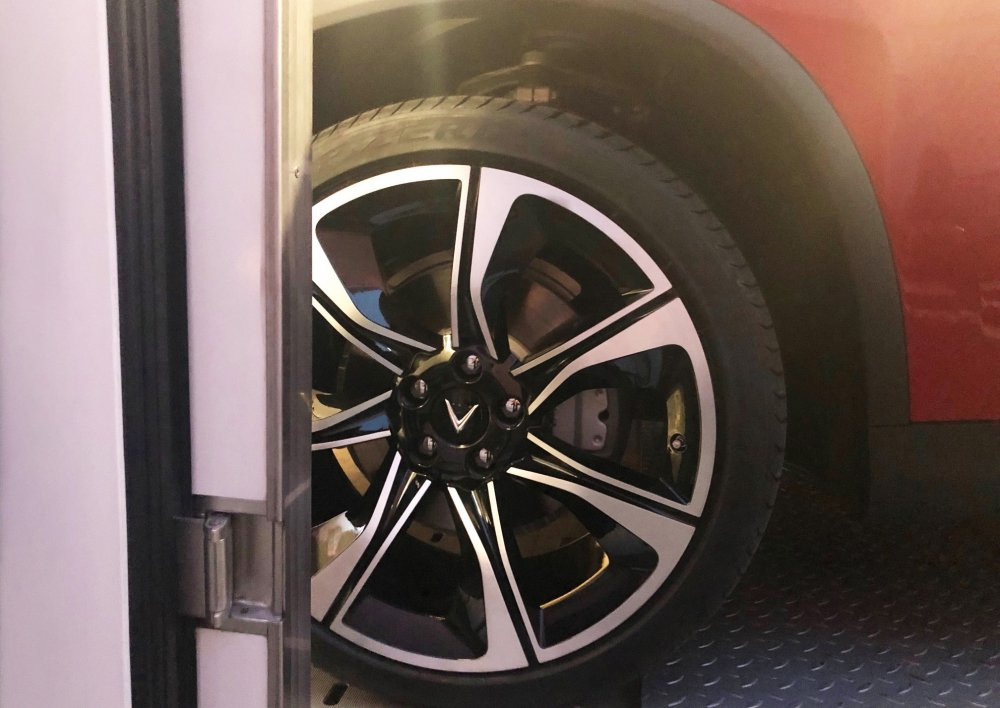 8. He lo xe Vinfast 17