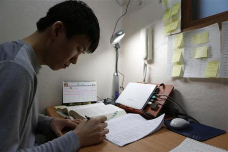 Cuoc song khac nghiet tai lo luyen thi cong chuc lon nhat Han Quoc hinh anh 3